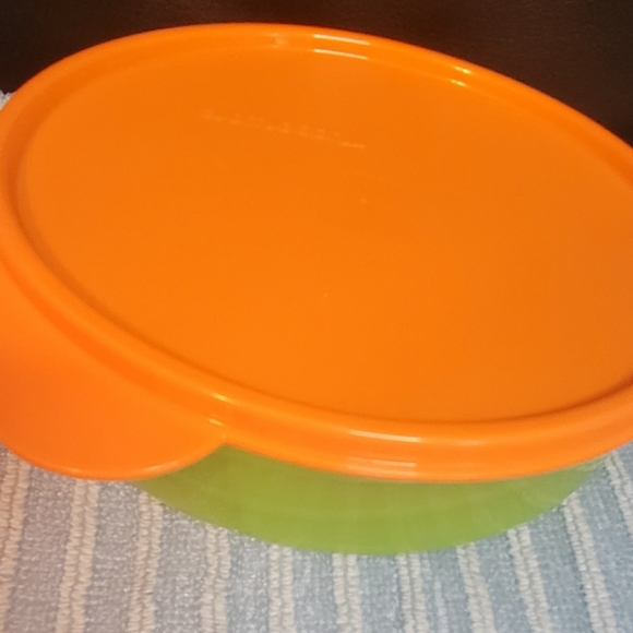 Tupperware Baby or Infant Lunch Set - Picture 6 of 7